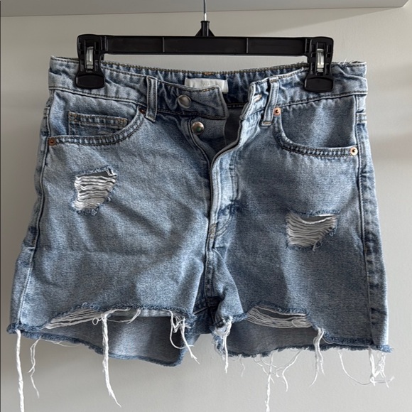 ✨Host pick ✨Fantastic Distressed Denim Shorts - Picture 5 of 10